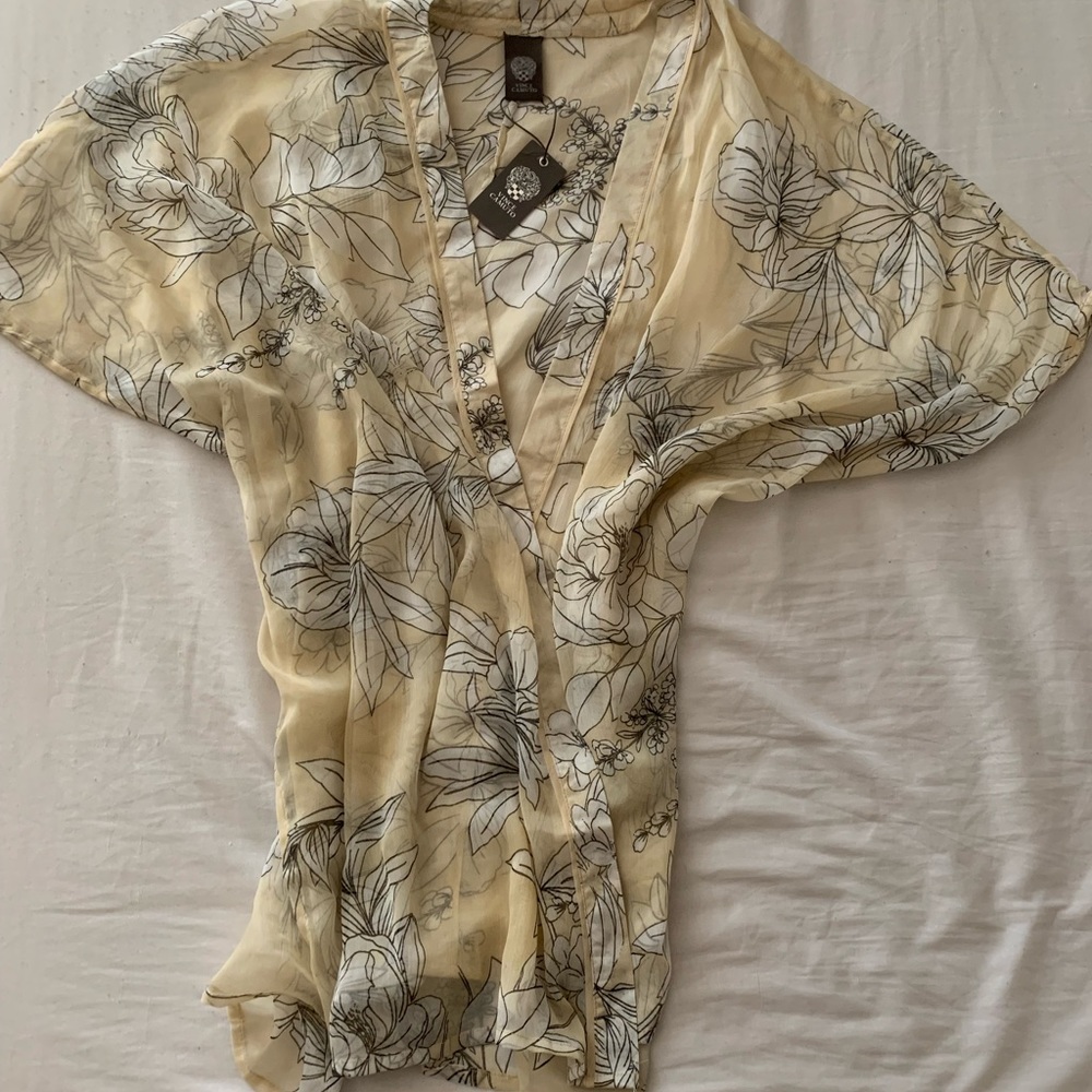 VINCE CAMUTO Cover Up